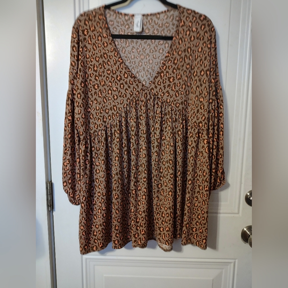 V-Neck Leopard Print Tunic in Brown/Black
